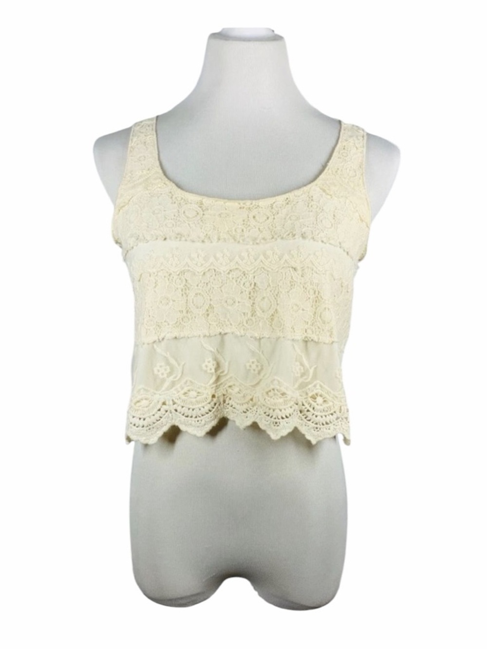 10/$25🦋 Weavers Ivory Crochet & Lace Crop Top - Small